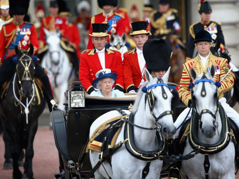 Bat mi nhung quyen luc toi cao cua Nu hoang Elizabeth II-Hinh-3